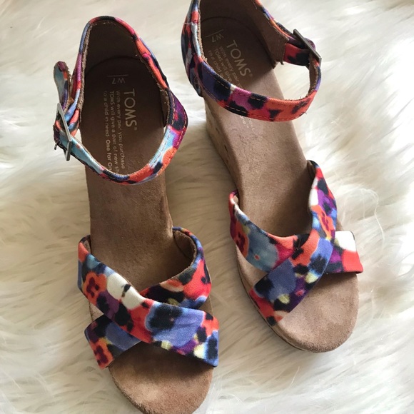 TOMS wedges - Picture 3 of 4